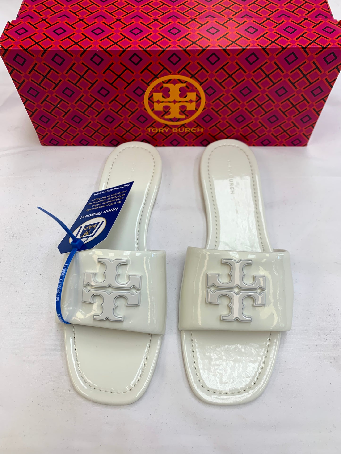Sandals Designer By Tory Burch In White, Size: 8.5