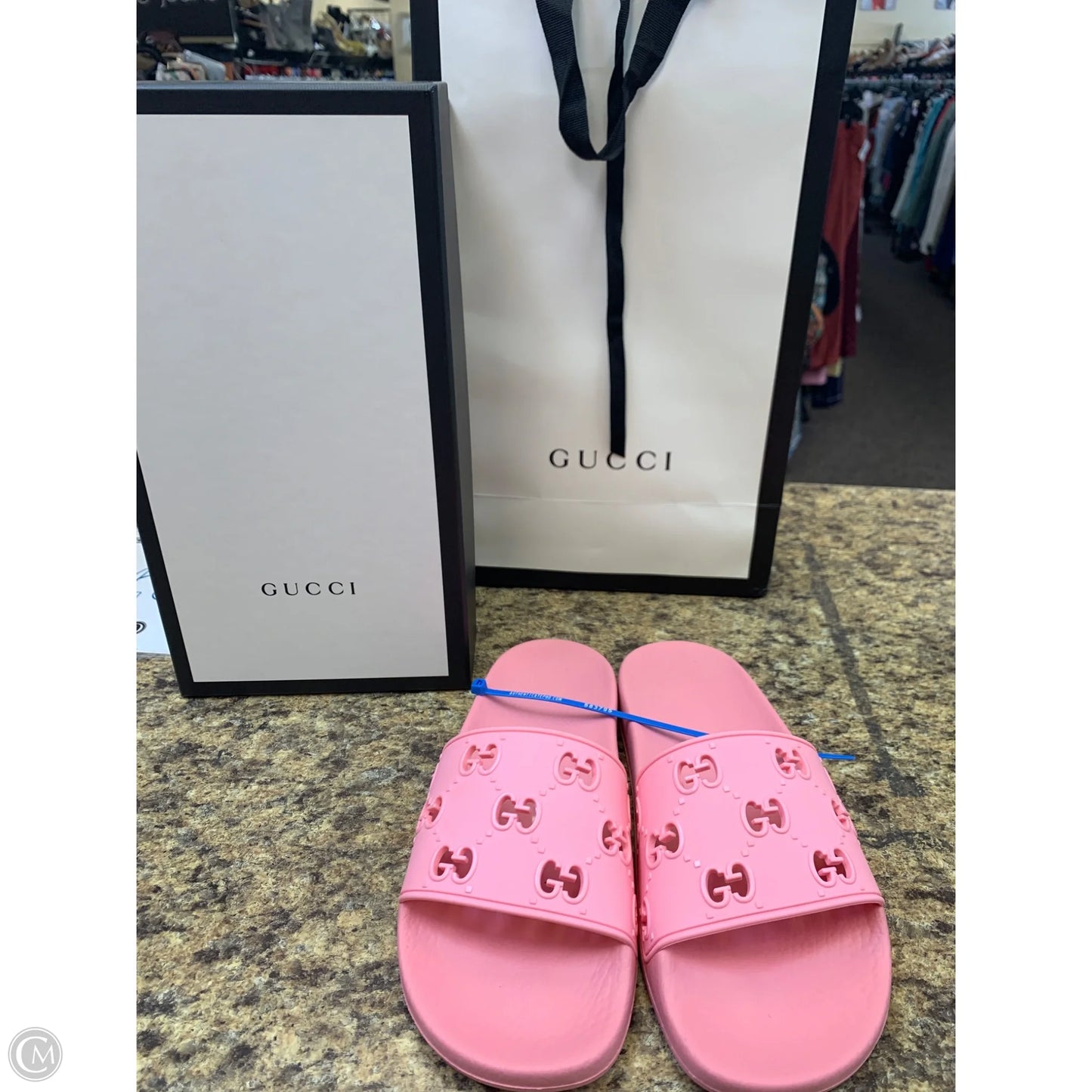 Shoes Luxury Designer By Gucci In Pink, Size: 8