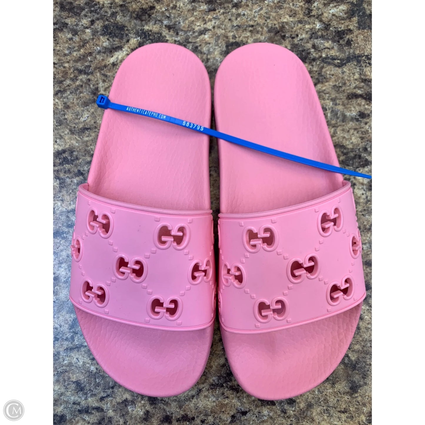 Shoes Luxury Designer By Gucci In Pink, Size: 8