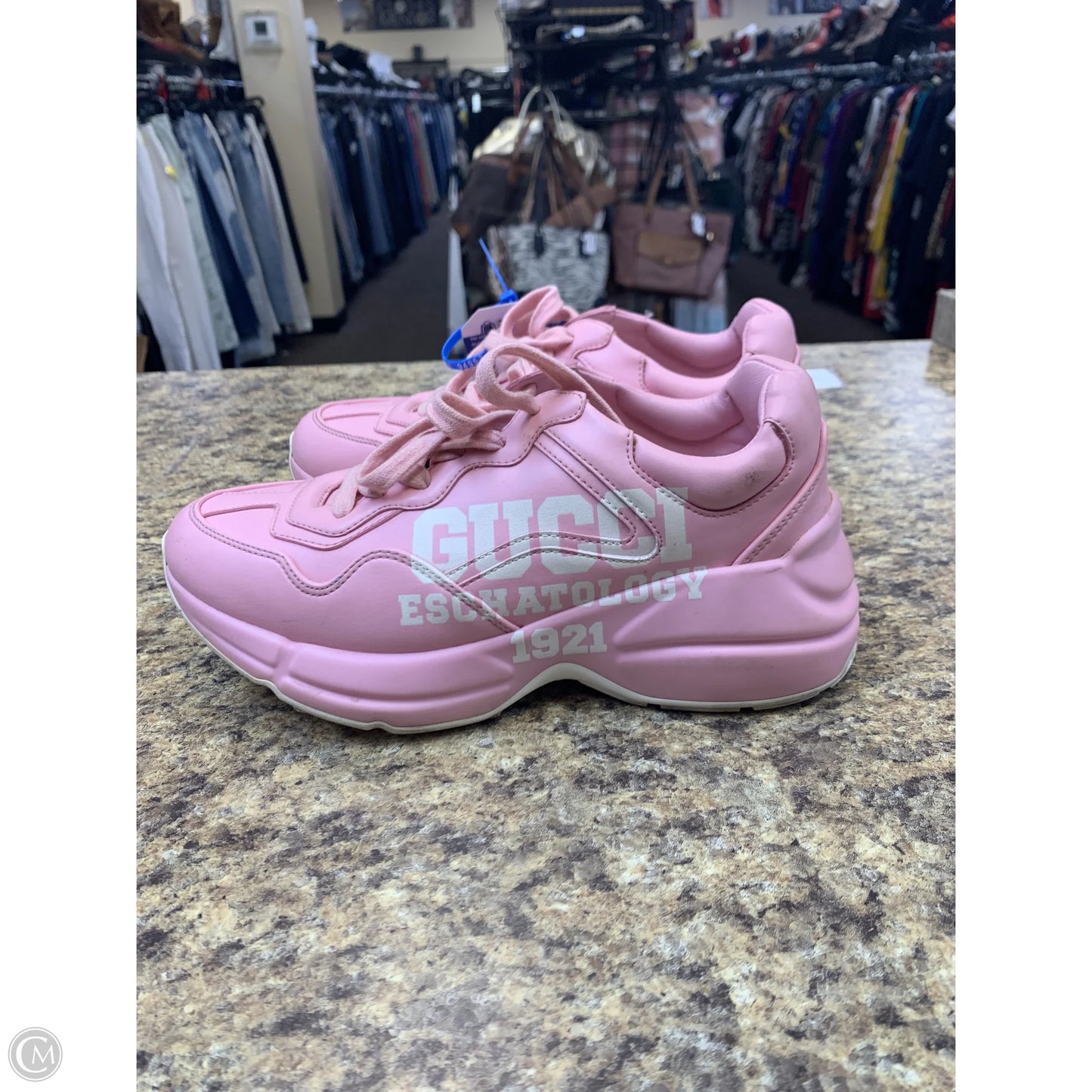 Shoes Luxury Designer By Gucci In Pink, Size: 5