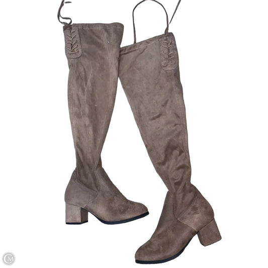 Boots Knee Flats By Clothes Mentor In Brown, Size: 6