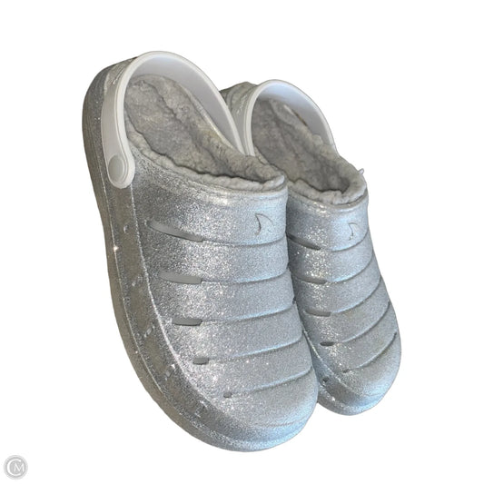 Shoes Flats By Cmf In Silver, Size: 10