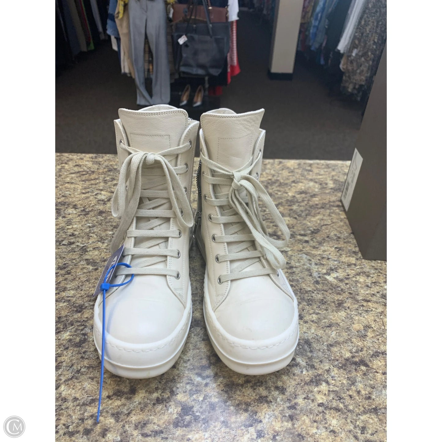 Boots Ankle Flats By Clothes Mentor In White, Size: 8