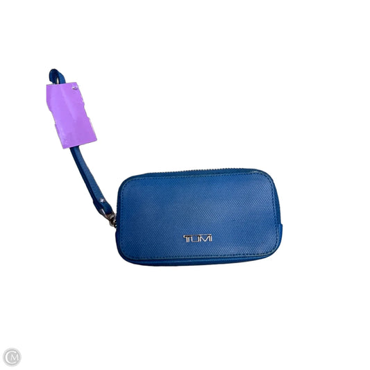 Wristlet Designer By Tumi, Size: Small