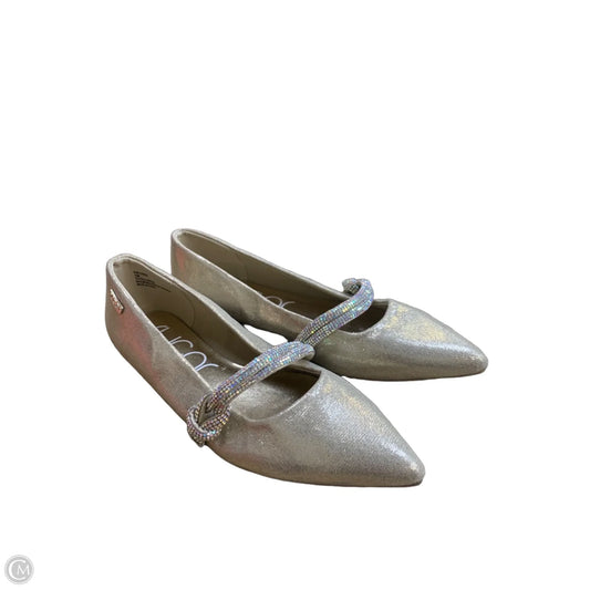 Shoes Flats By Sugar In Gold, Size: 10