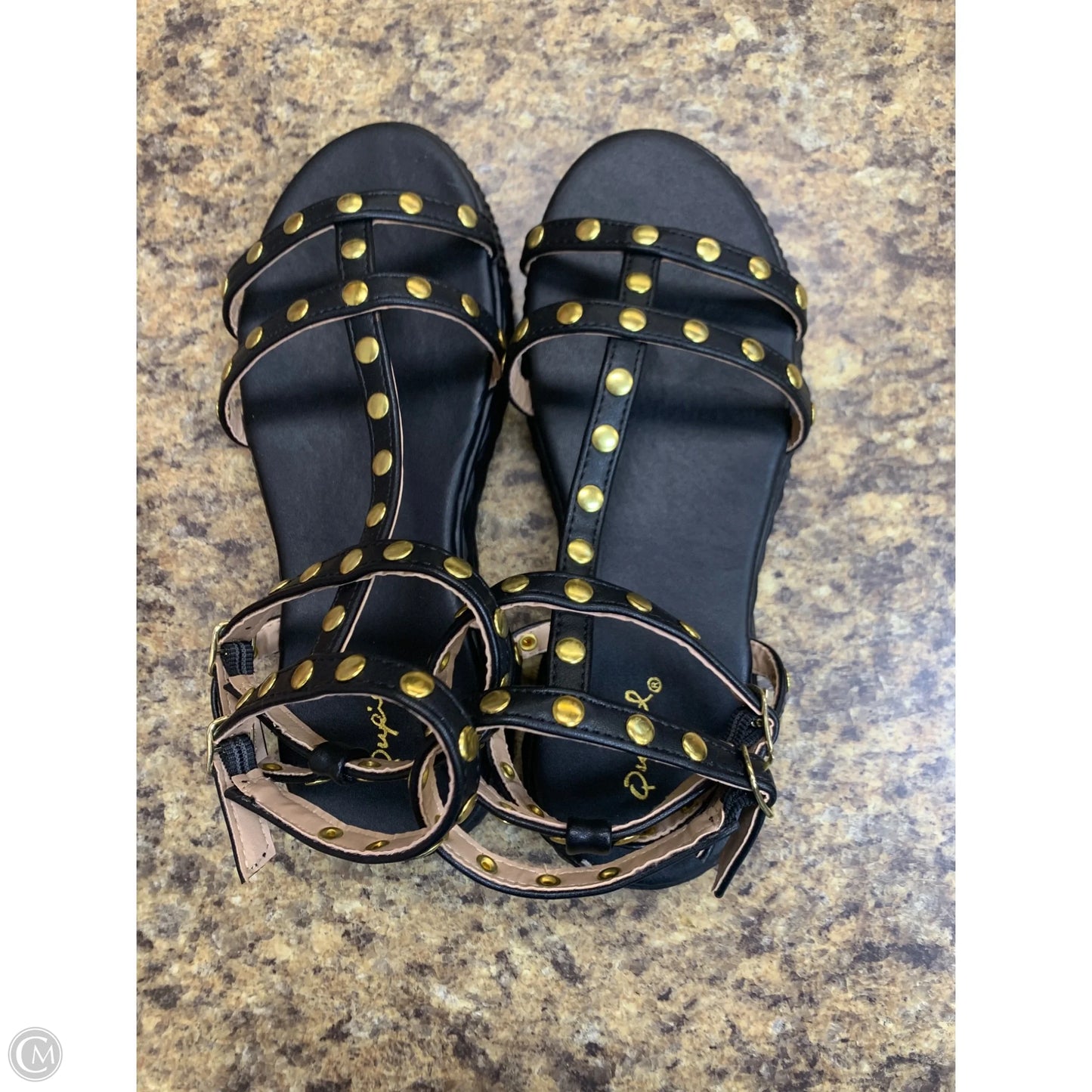 Sandals Flats By Qupid In Black & Gold, Size: 7