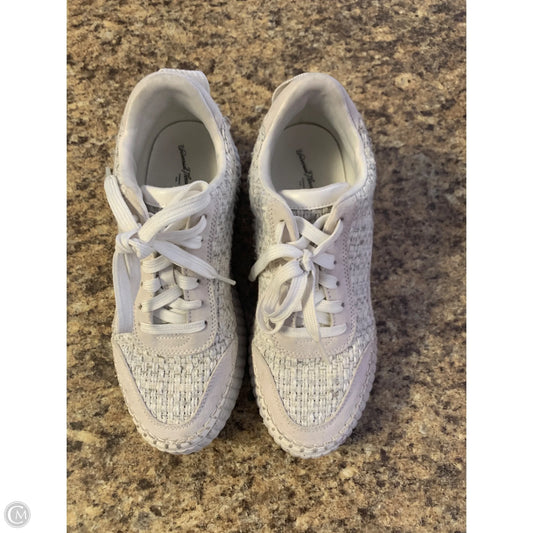 Shoes Athletic By Universal Thread In Ivory, Size: 8