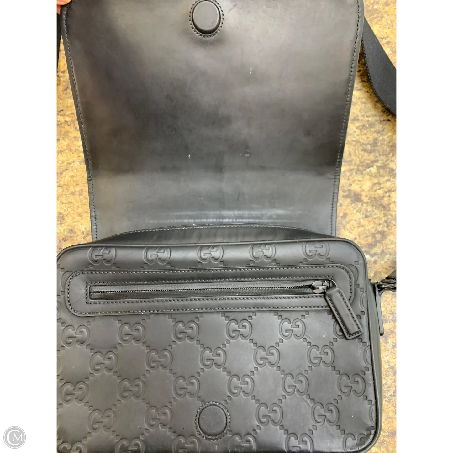 Crossbody Luxury Designer By Gucci, Size: Medium