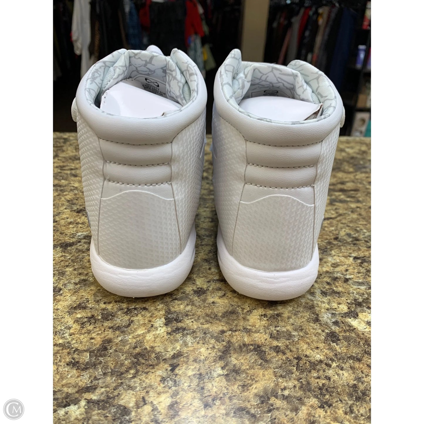 Shoes Athletic By Cmf In White, Size: 7.5