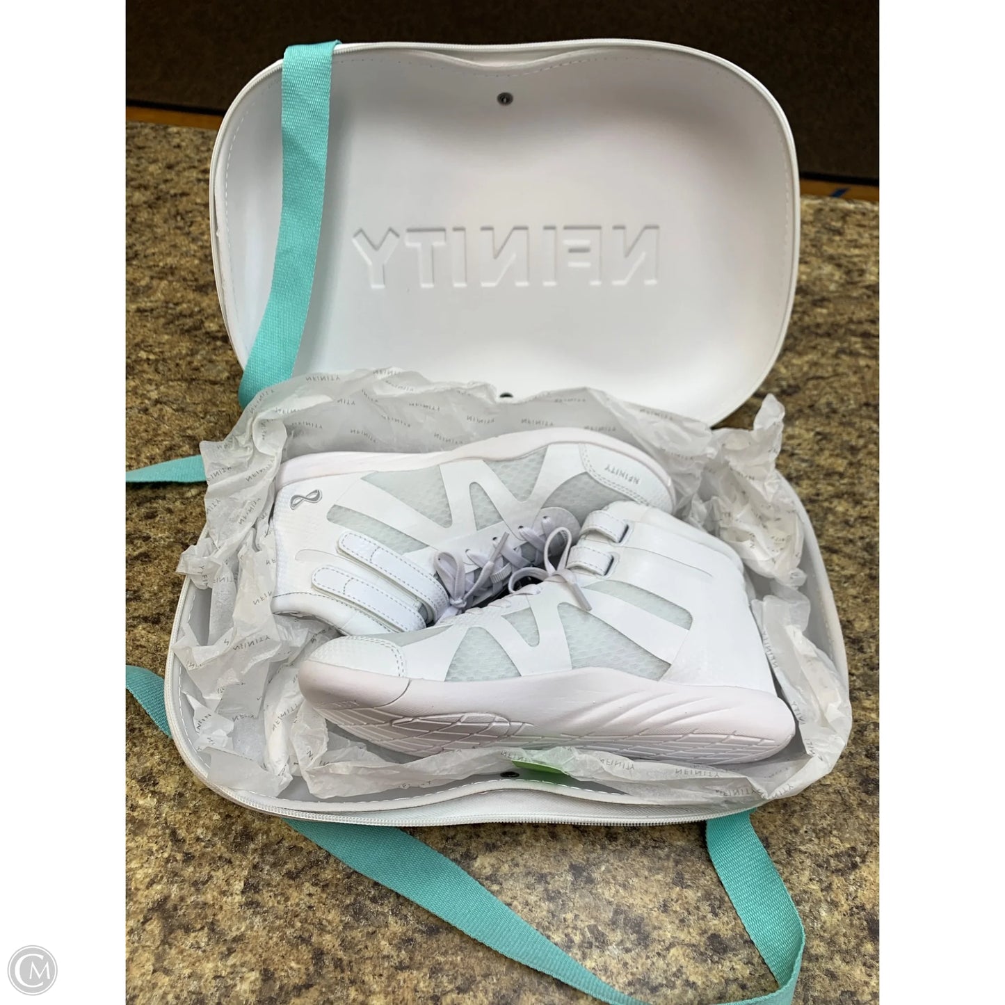 Shoes Athletic By Cmf In White, Size: 7.5