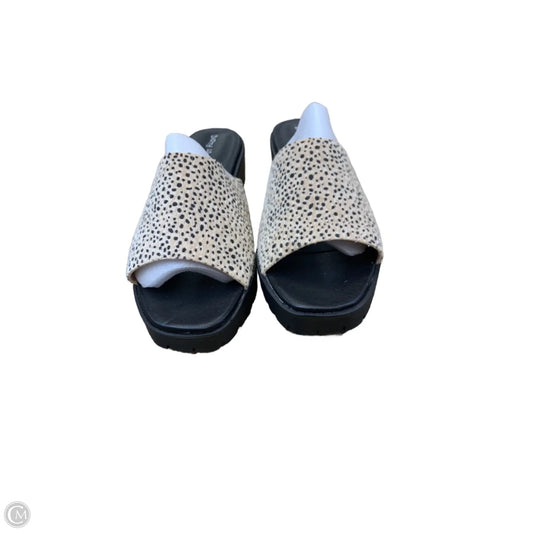 Sandals Flats By Dirty Laundry In Animal Print, Size: 11