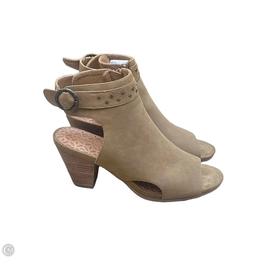 Shoes Heels Block By Bare Traps In Tan, Size: 7.5