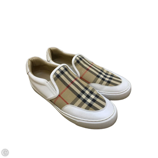 Shoes Luxury Designer By Burberry In Plaid Pattern, Size: 7.5