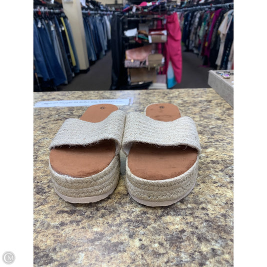 Sandals Flats By Cmf In Beige, Size: 6.5