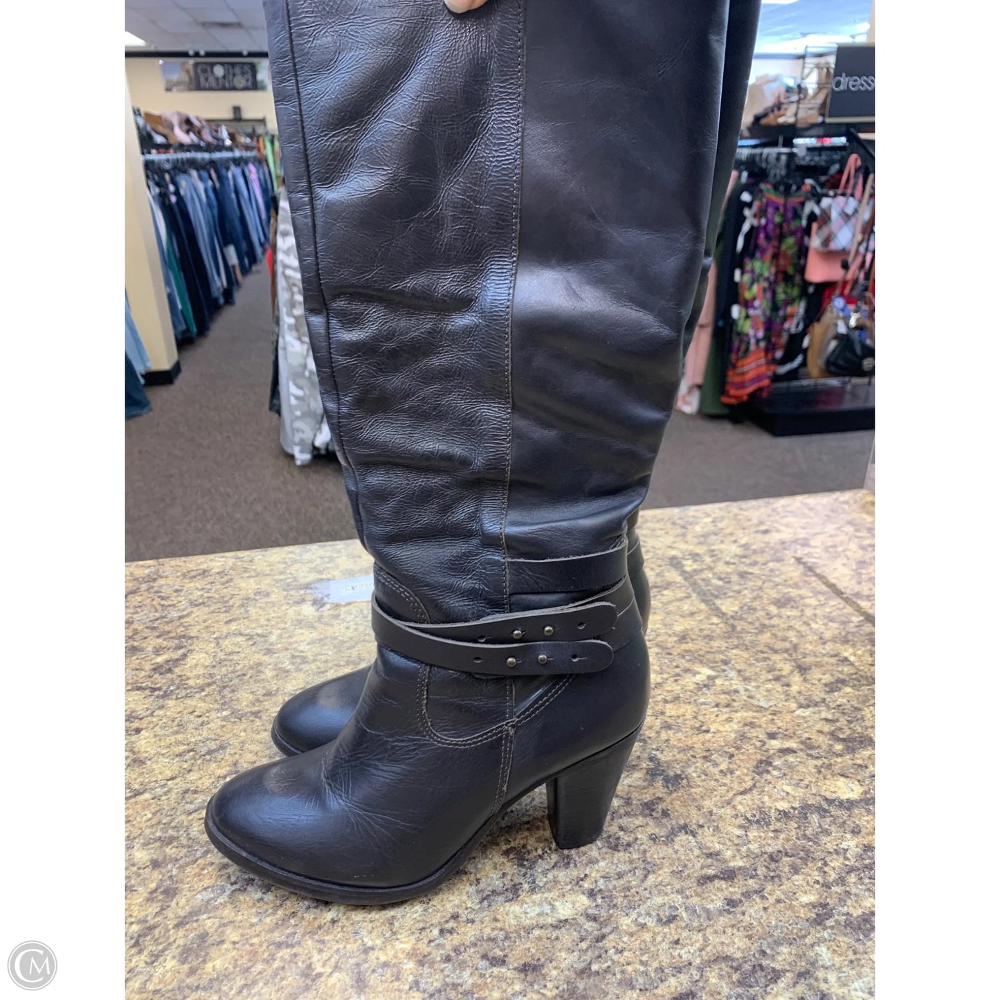 Boots Knee Heels By Clothes Mentor In Brown, Size: 8.5